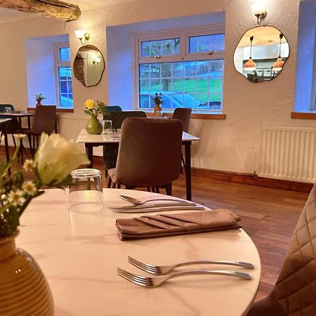 Penybont Restaurant + Inn Кармартен Екстер'єр фото