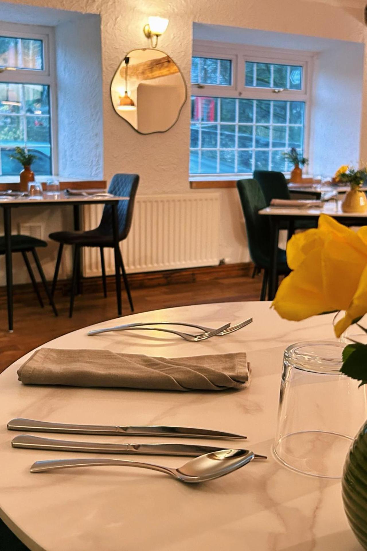 Penybont Restaurant + Inn Кармартен Екстер'єр фото
