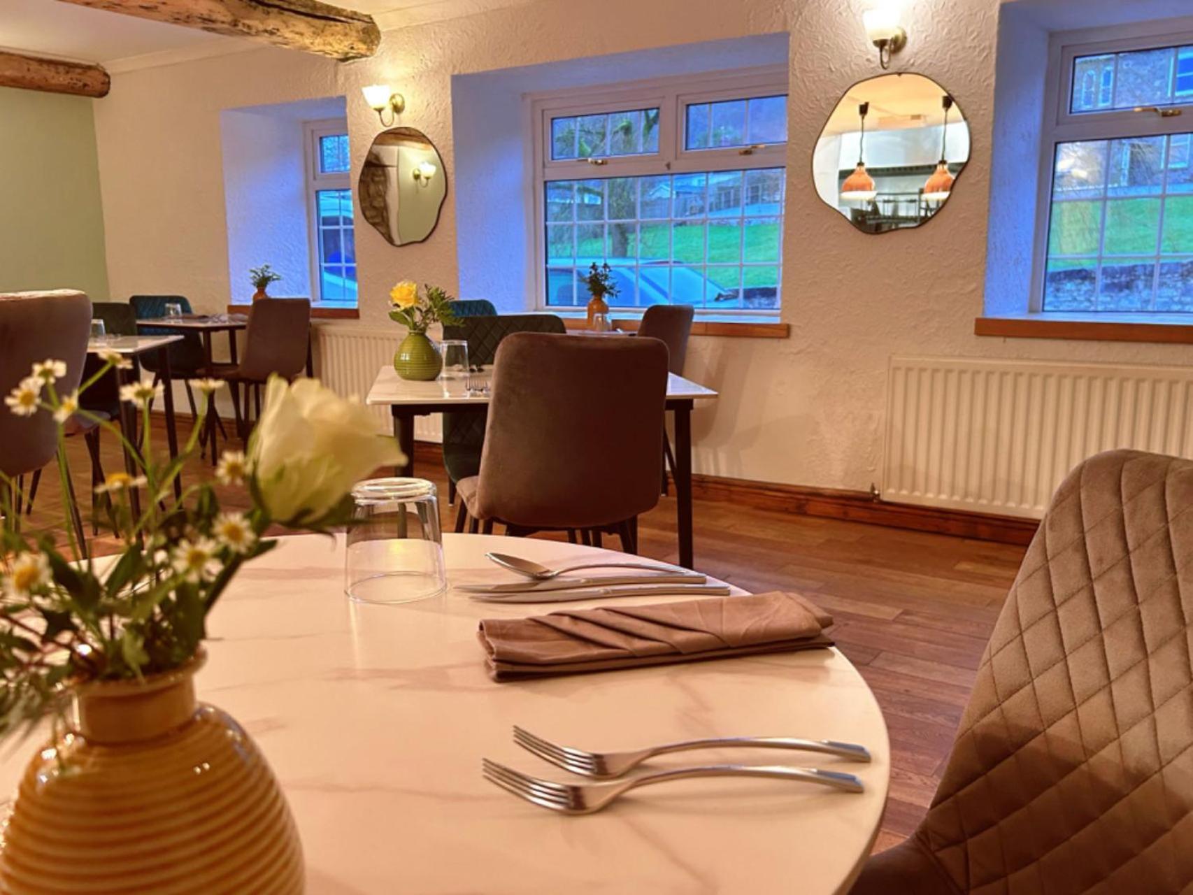 Penybont Restaurant + Inn Кармартен Екстер'єр фото